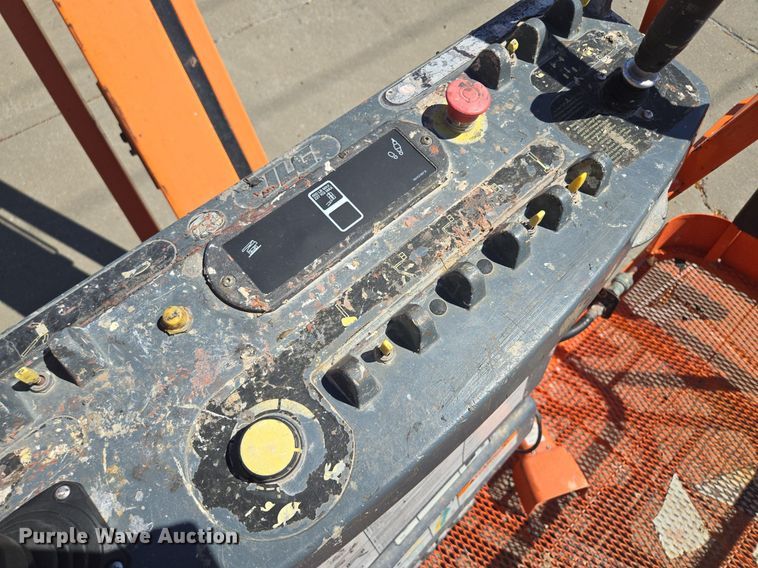 image for item EE8480 2013 JLG  600SJ boom lift