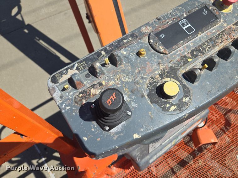 image for item EE8480 2013 JLG  600SJ boom lift