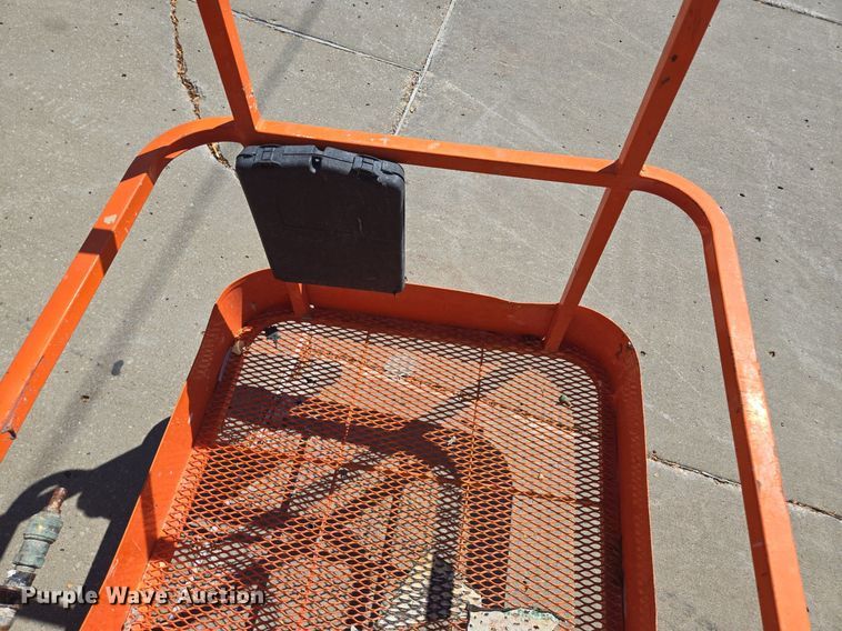 image for item EE8480 2013 JLG  600SJ boom lift