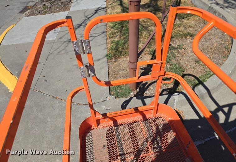 image for item EE8480 2013 JLG  600SJ boom lift