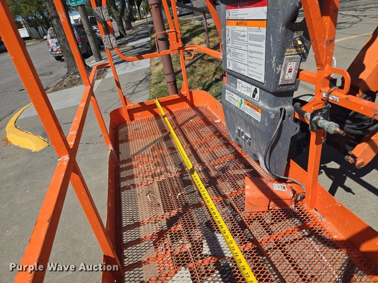 image for item EE8480 2013 JLG  600SJ boom lift