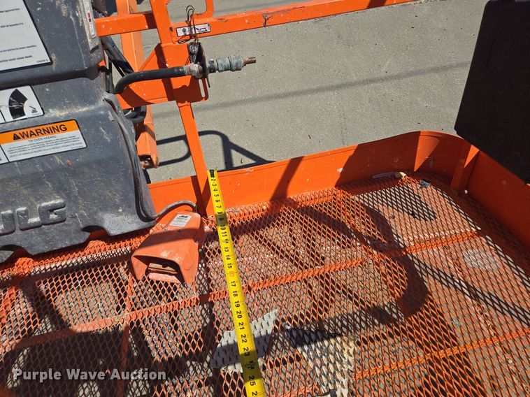 image for item EE8480 2013 JLG  600SJ boom lift