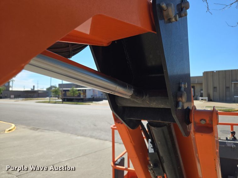 image for item EE8480 2013 JLG  600SJ boom lift