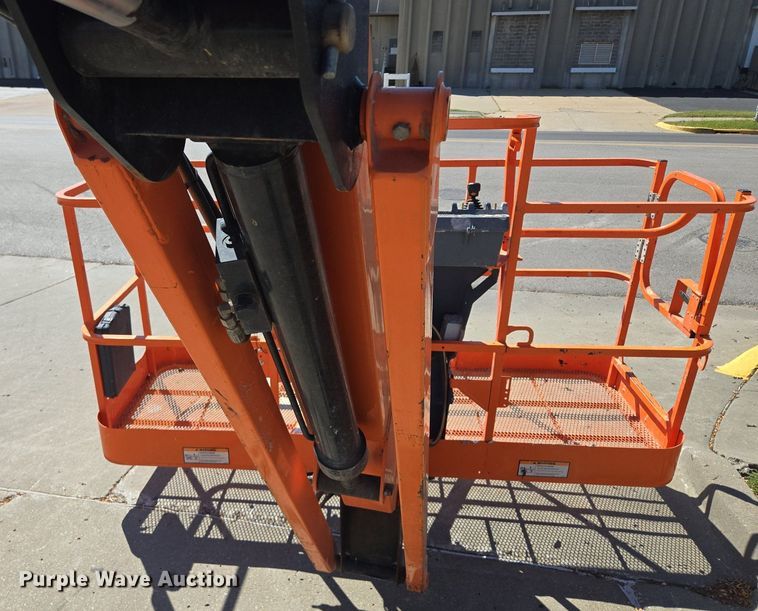 image for item EE8480 2013 JLG  600SJ boom lift