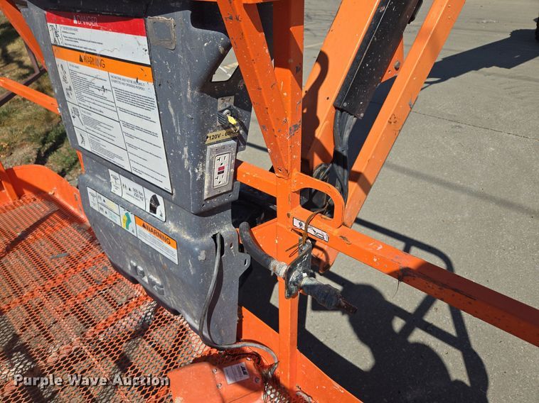 image for item EE8480 2013 JLG  600SJ boom lift