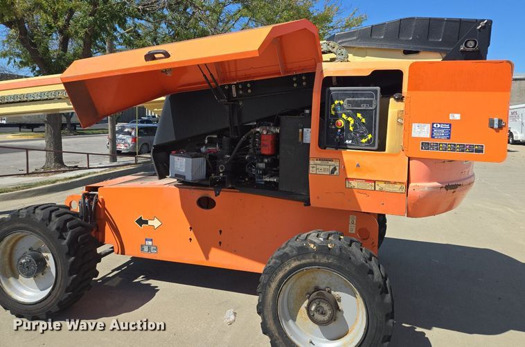 image for item EE8480 2013 JLG  600SJ boom lift
