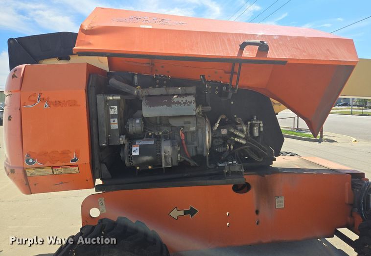 image for item EE8480 2013 JLG  600SJ boom lift
