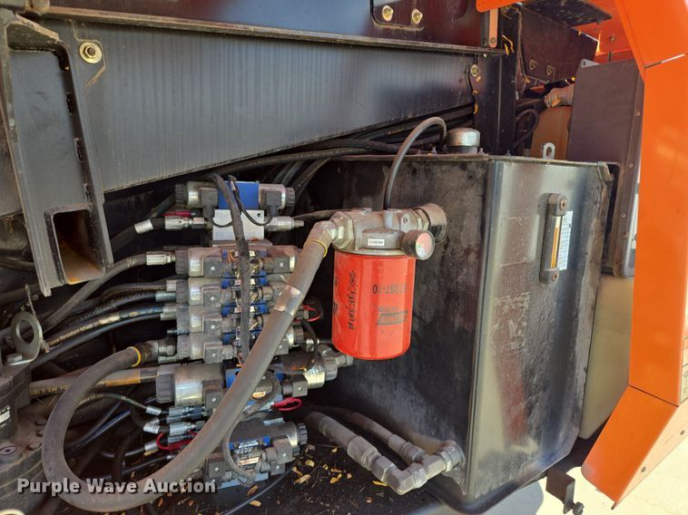 image for item EE8480 2013 JLG  600SJ boom lift