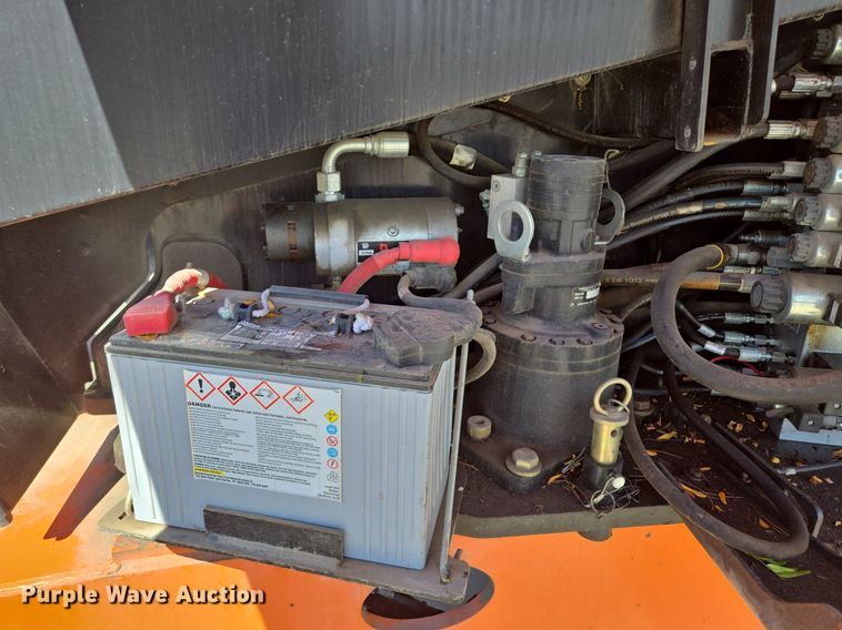 image for item EE8480 2013 JLG  600SJ boom lift