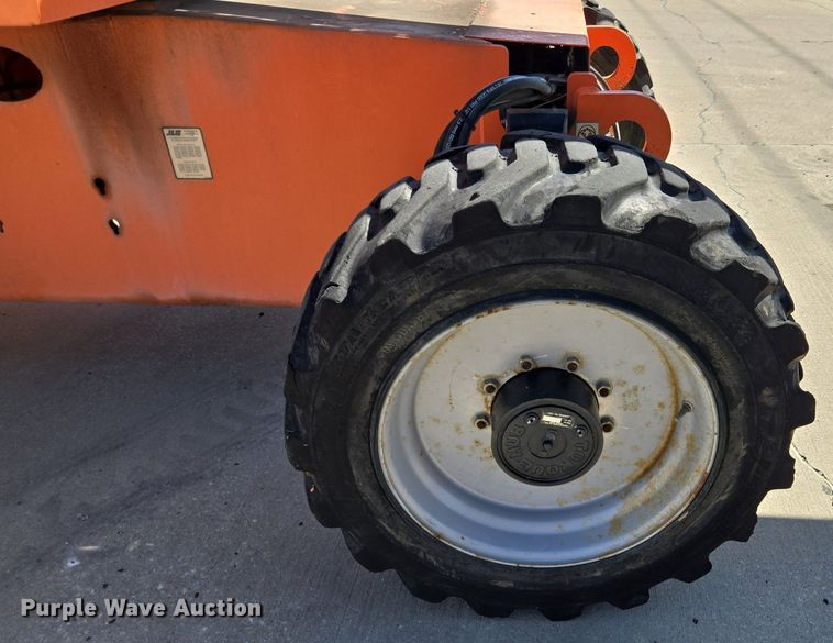 image for item EE8480 2013 JLG  600SJ boom lift