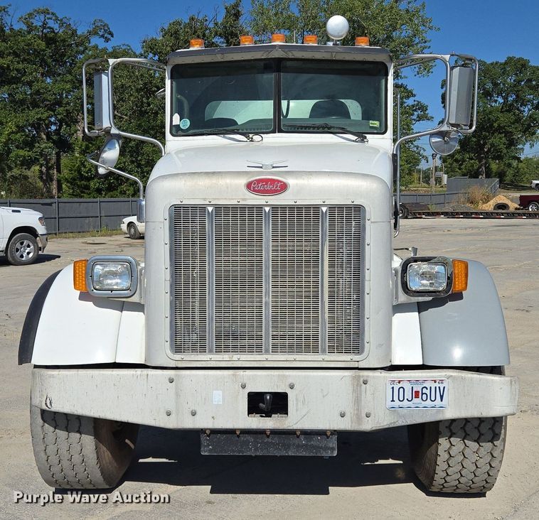 image for item EE8483 2007 Peterbilt 357 ready mix truck
