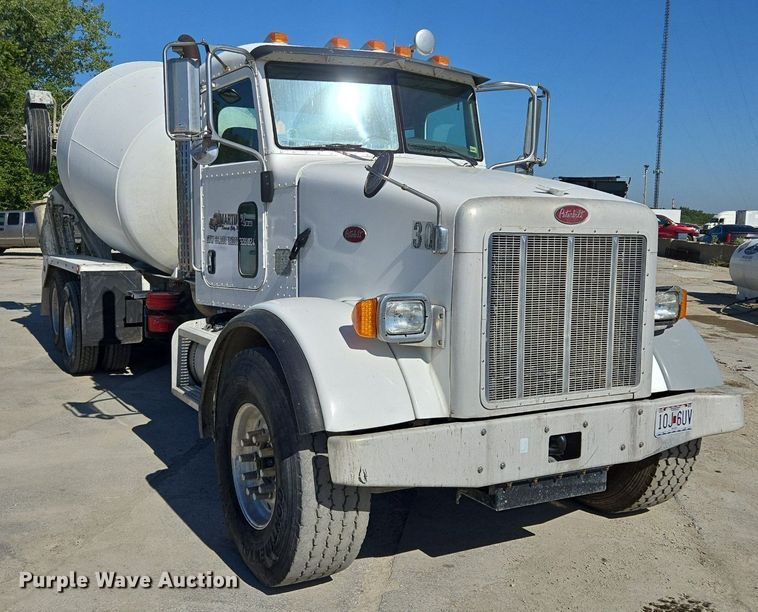 image for item EE8483 2007 Peterbilt 357 ready mix truck