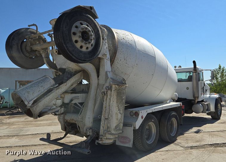 image for item EE8483 2007 Peterbilt 357 ready mix truck