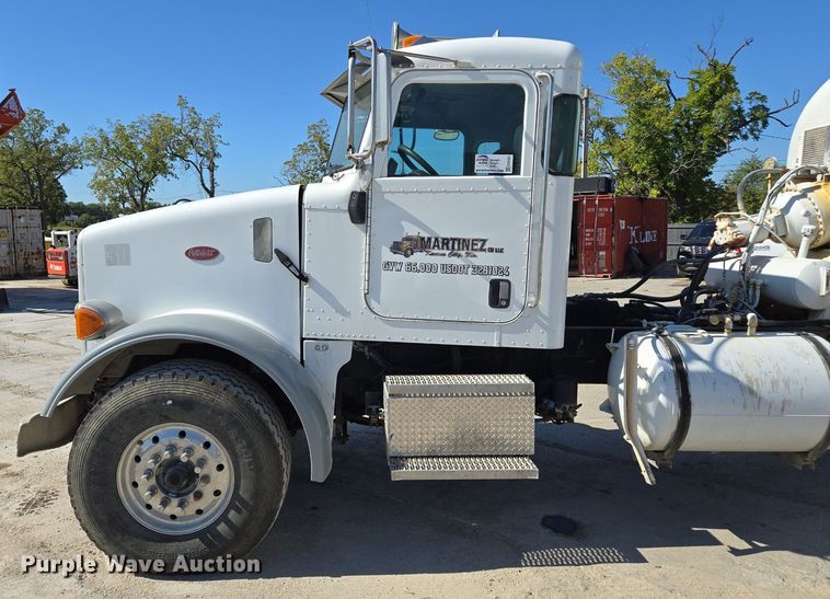 image for item EE8483 2007 Peterbilt 357 ready mix truck