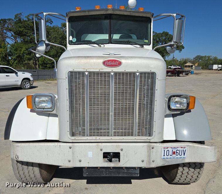 image for item EE8483 2007 Peterbilt 357 ready mix truck