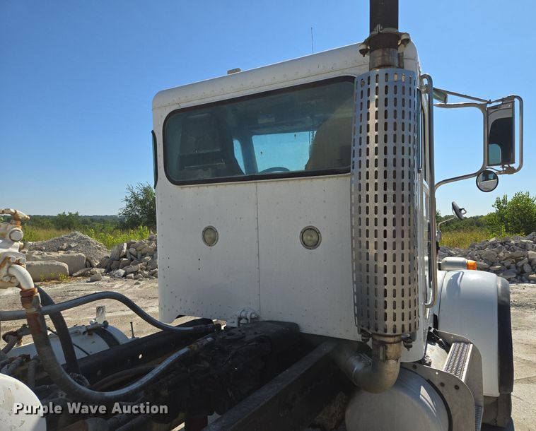image for item EE8483 2007 Peterbilt 357 ready mix truck