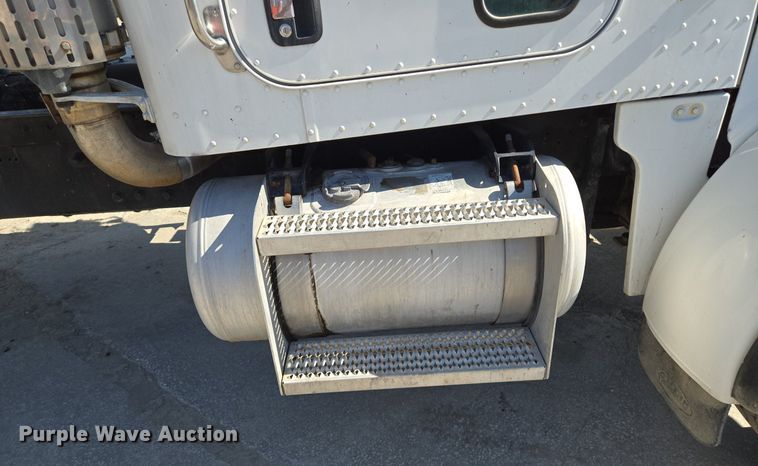 image for item EE8483 2007 Peterbilt 357 ready mix truck