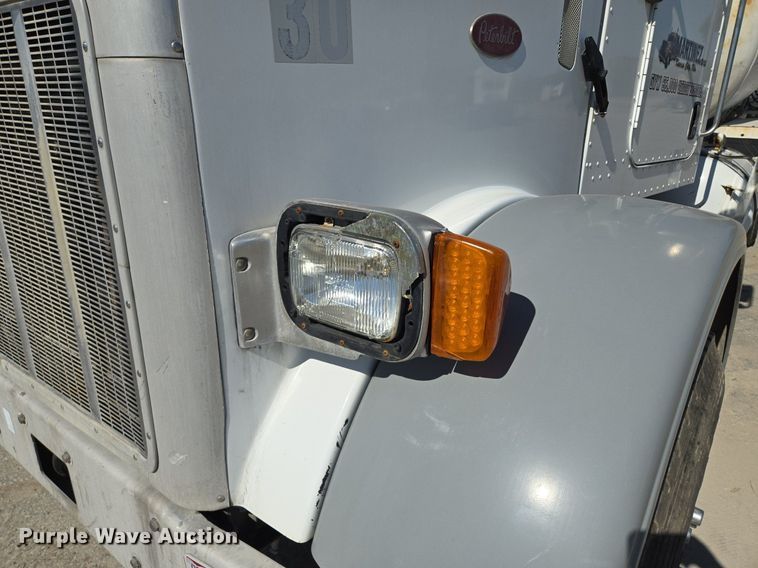 image for item EE8483 2007 Peterbilt 357 ready mix truck