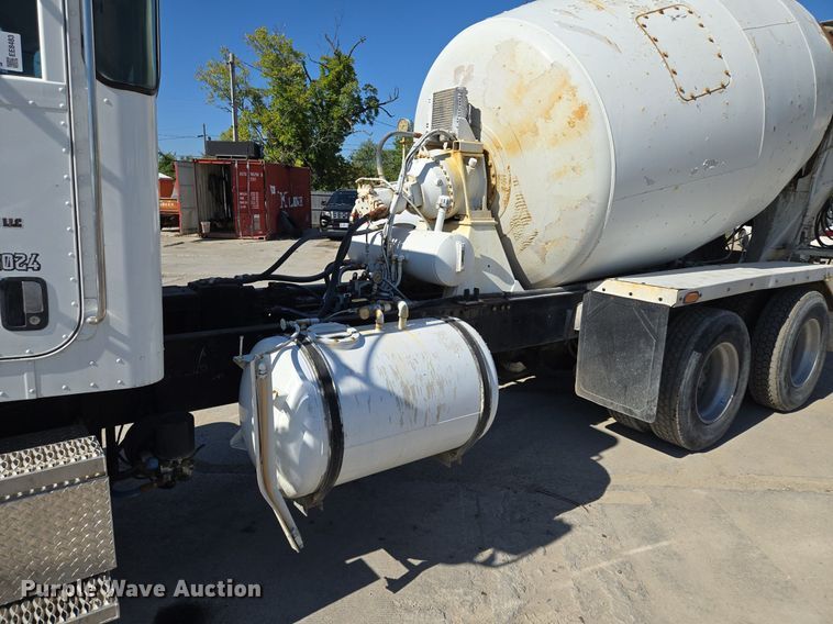 image for item EE8483 2007 Peterbilt 357 ready mix truck