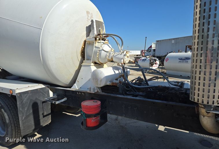 image for item EE8483 2007 Peterbilt 357 ready mix truck