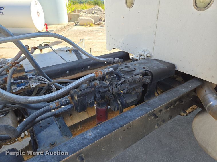 image for item EE8483 2007 Peterbilt 357 ready mix truck