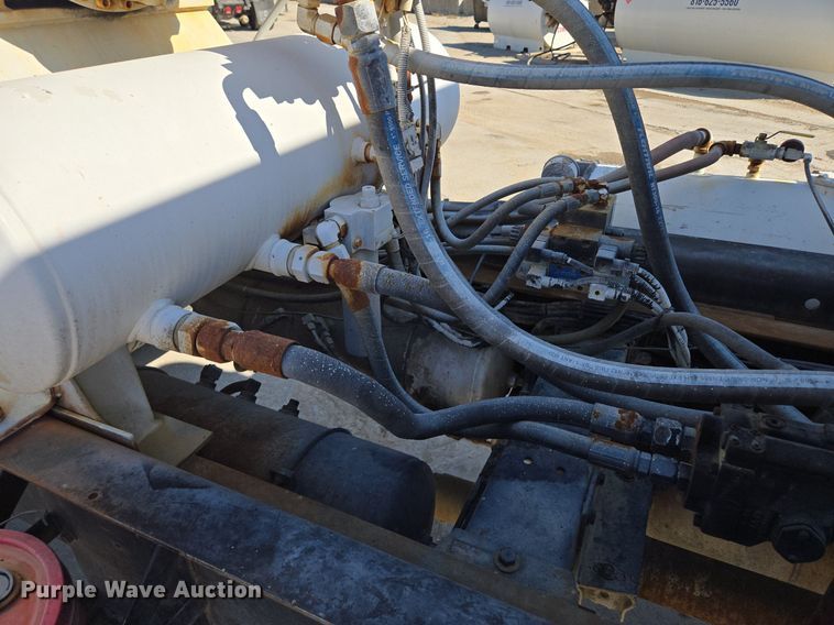 image for item EE8483 2007 Peterbilt 357 ready mix truck