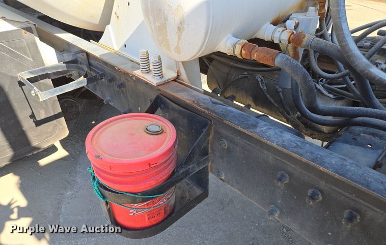 image for item EE8483 2007 Peterbilt 357 ready mix truck