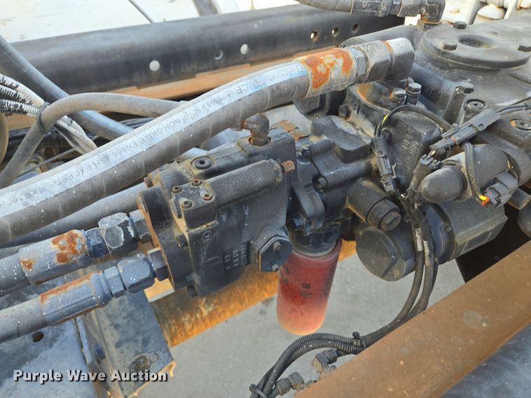 image for item EE8483 2007 Peterbilt 357 ready mix truck