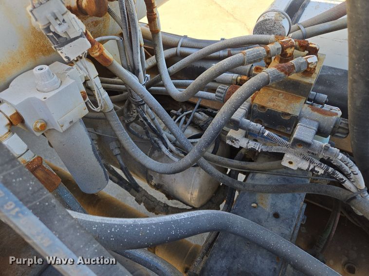 image for item EE8483 2007 Peterbilt 357 ready mix truck