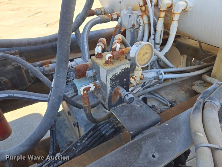 image for item EE8483 2007 Peterbilt 357 ready mix truck