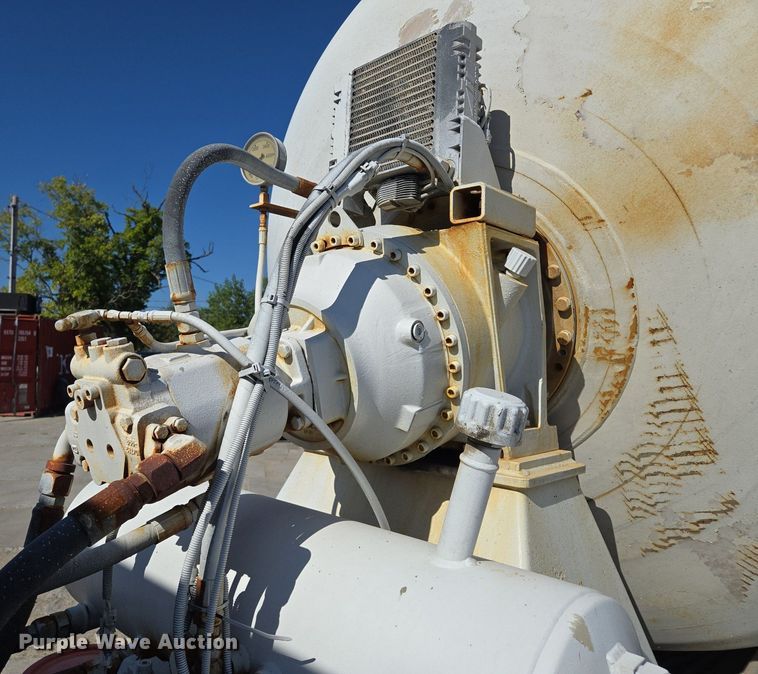 image for item EE8483 2007 Peterbilt 357 ready mix truck