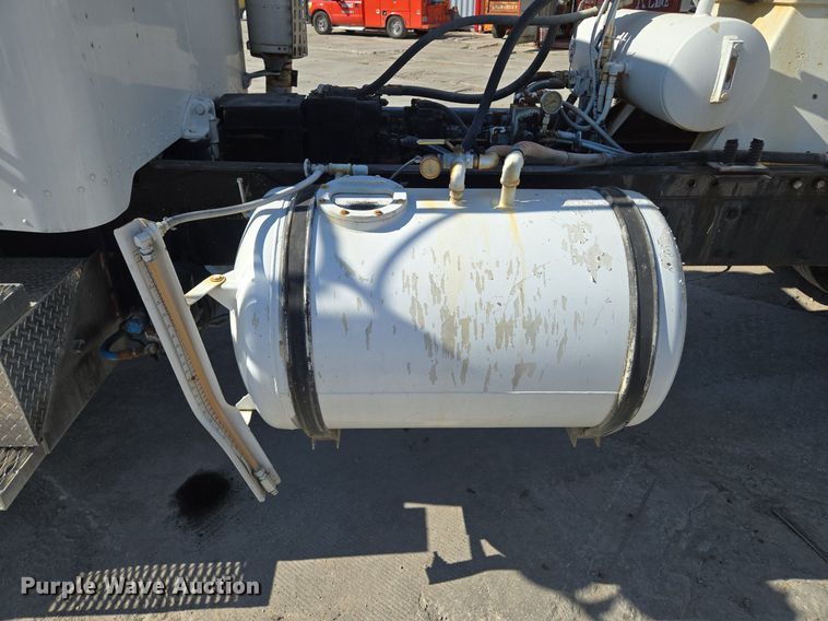 image for item EE8483 2007 Peterbilt 357 ready mix truck