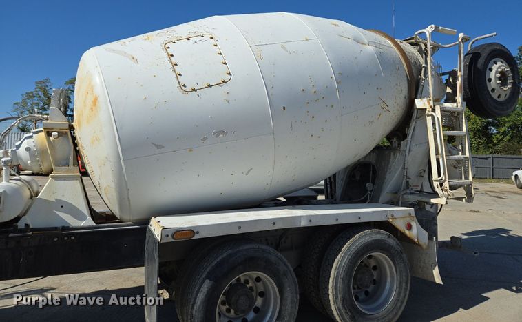 image for item EE8483 2007 Peterbilt 357 ready mix truck