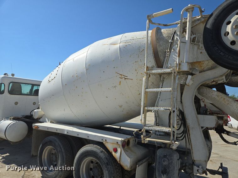 image for item EE8483 2007 Peterbilt 357 ready mix truck