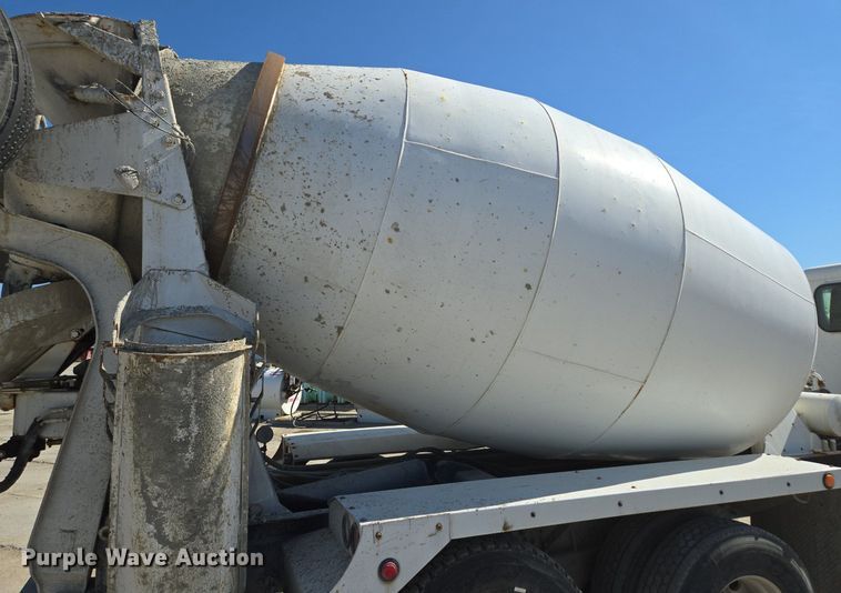 image for item EE8483 2007 Peterbilt 357 ready mix truck