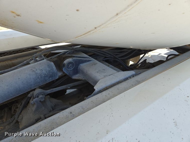 image for item EE8483 2007 Peterbilt 357 ready mix truck