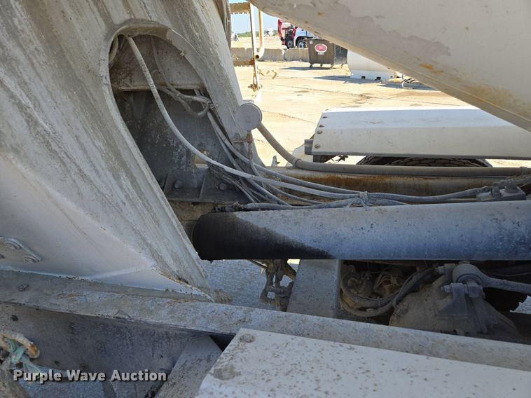 image for item EE8483 2007 Peterbilt 357 ready mix truck