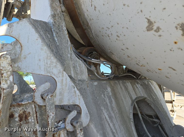 image for item EE8483 2007 Peterbilt 357 ready mix truck