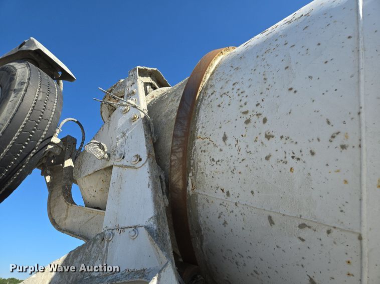 image for item EE8483 2007 Peterbilt 357 ready mix truck