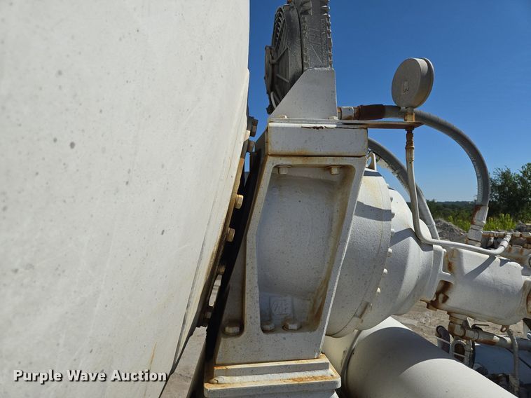 image for item EE8483 2007 Peterbilt 357 ready mix truck