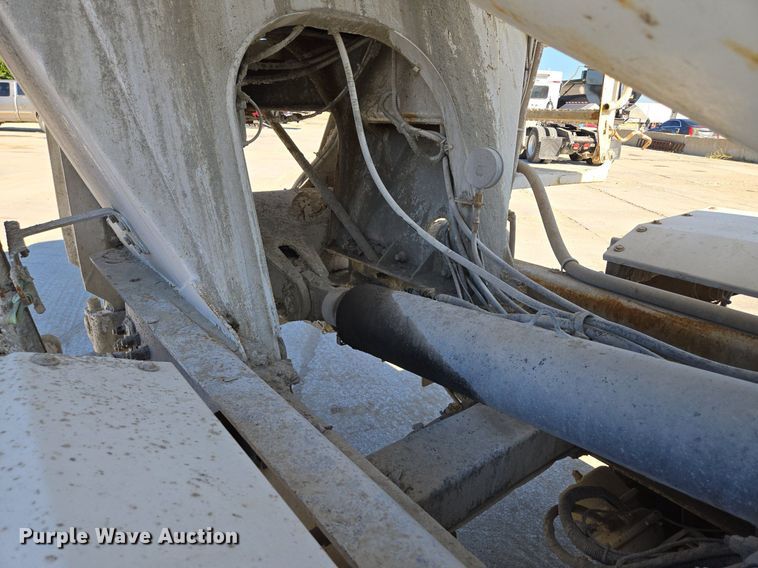 image for item EE8483 2007 Peterbilt 357 ready mix truck