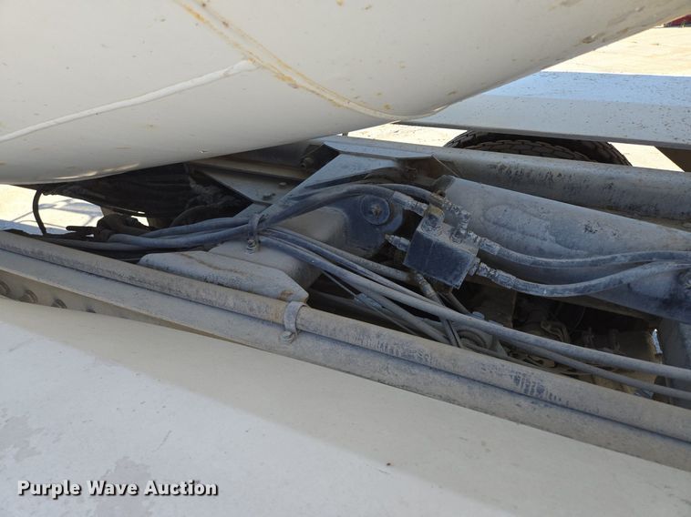 image for item EE8483 2007 Peterbilt 357 ready mix truck