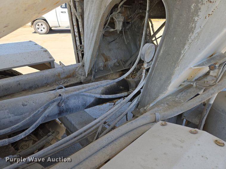 image for item EE8483 2007 Peterbilt 357 ready mix truck