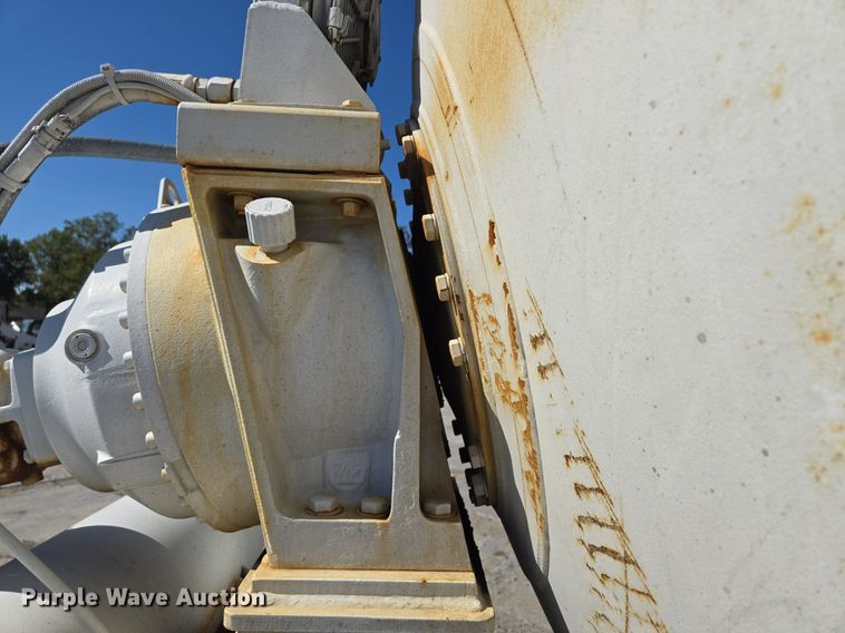 image for item EE8483 2007 Peterbilt 357 ready mix truck