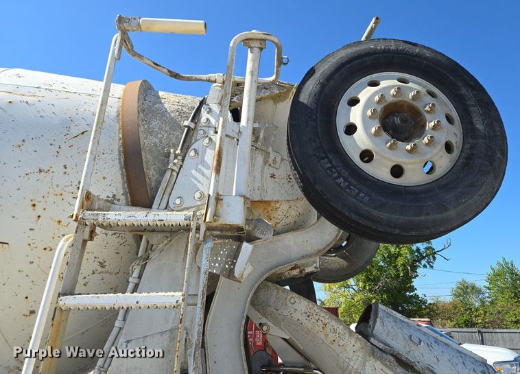 image for item EE8483 2007 Peterbilt 357 ready mix truck