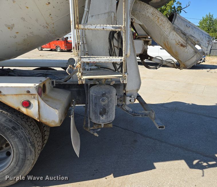 image for item EE8483 2007 Peterbilt 357 ready mix truck