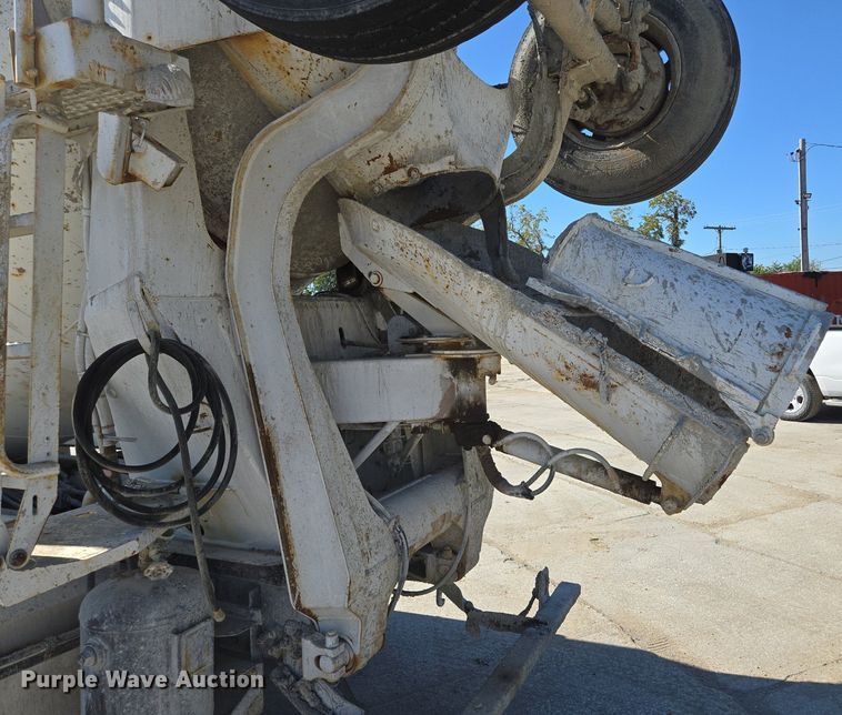 image for item EE8483 2007 Peterbilt 357 ready mix truck