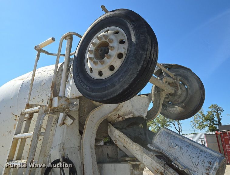 image for item EE8483 2007 Peterbilt 357 ready mix truck