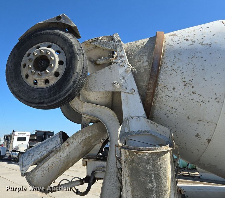 image for item EE8483 2007 Peterbilt 357 ready mix truck