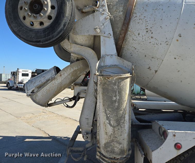 image for item EE8483 2007 Peterbilt 357 ready mix truck